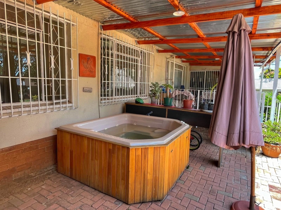 3 Bedroom Property for Sale in Brackendowns Gauteng